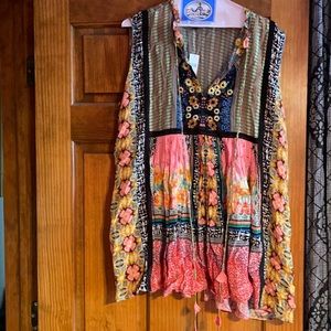 Beautiful blouse NWT.